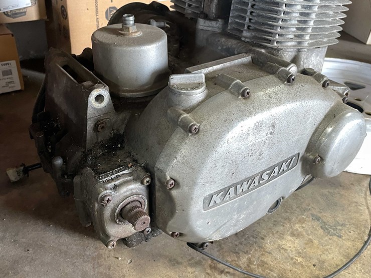 #2114-•-kawasaki-motorcycle-engine-(cw)-image-3