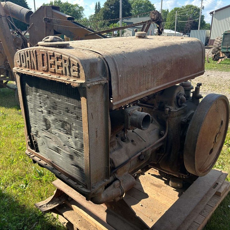John Deere Model W111 Engine