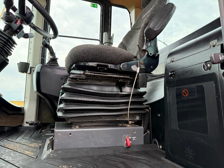 2017-doosan-dl220-5-image-45