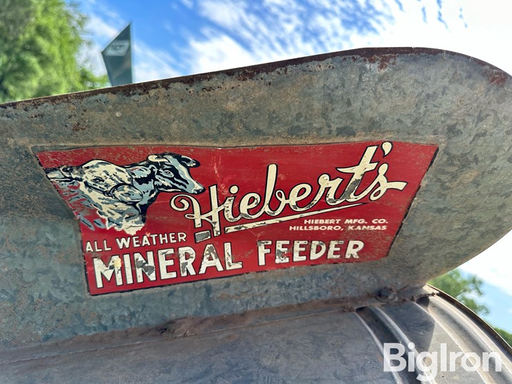 hiebert’s-all-weather-mineral-feeder-image-6