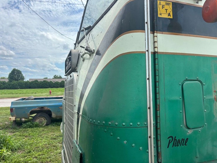 white-freightliner-cabover-semi-image-30