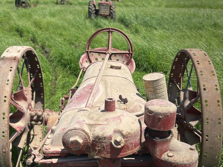farmall-f12-image-10