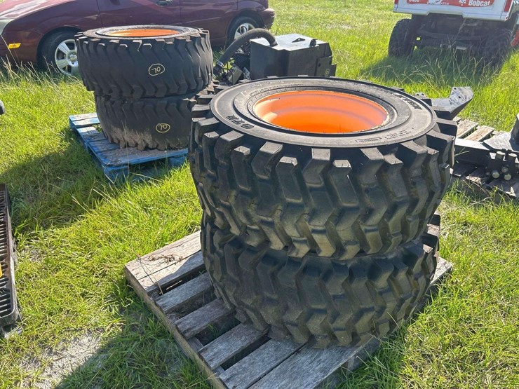 15-19.5-nhs-tires-image-4