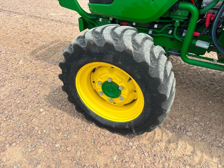 2018-john-deere-3033r-image-12
