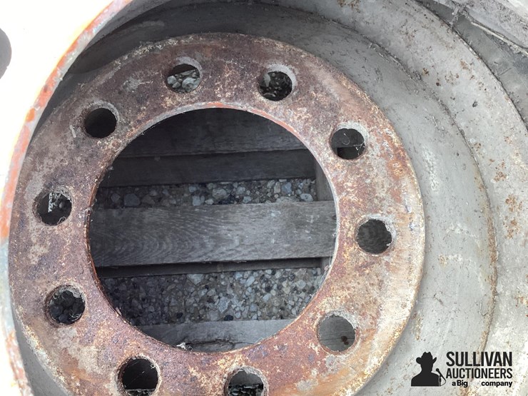 11r24.5-tires-&-rims-image-11