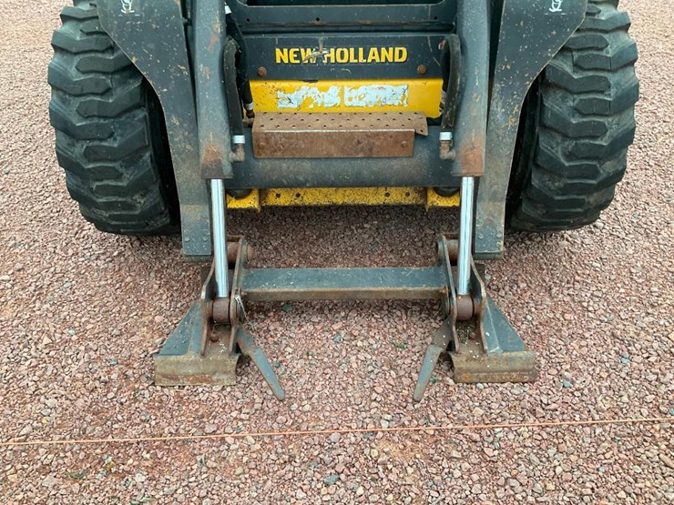 2015-new-holland-l223-image-12