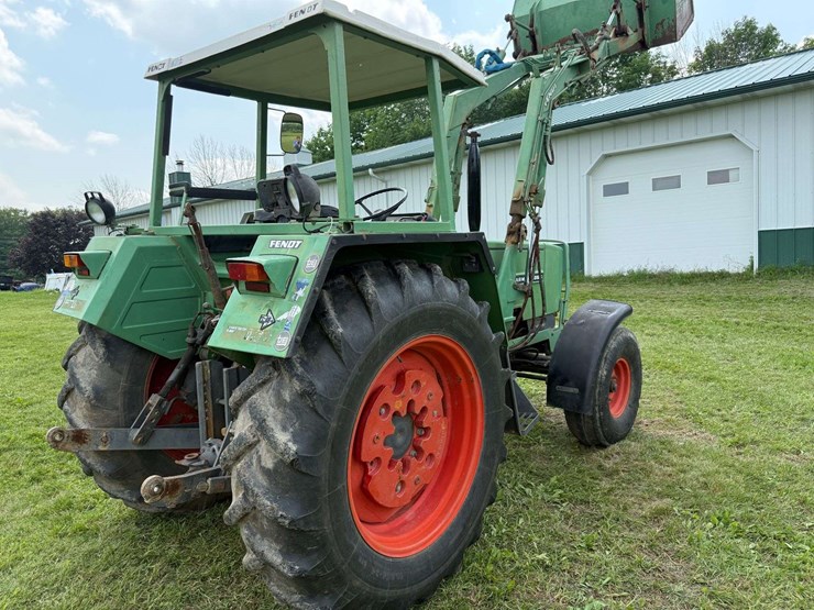 low-hour-fendt-306ls-with-loader-image-6