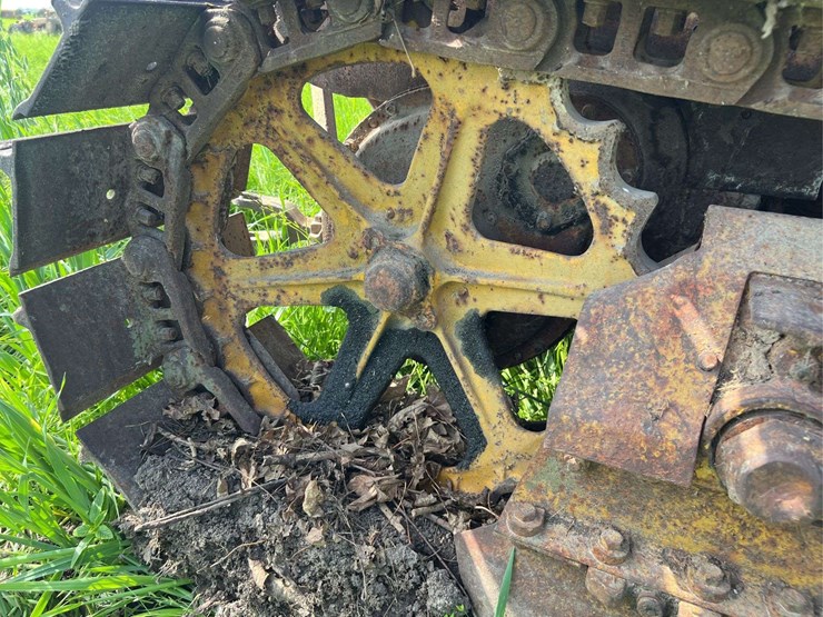 caterpillar-twenty-two-image-54