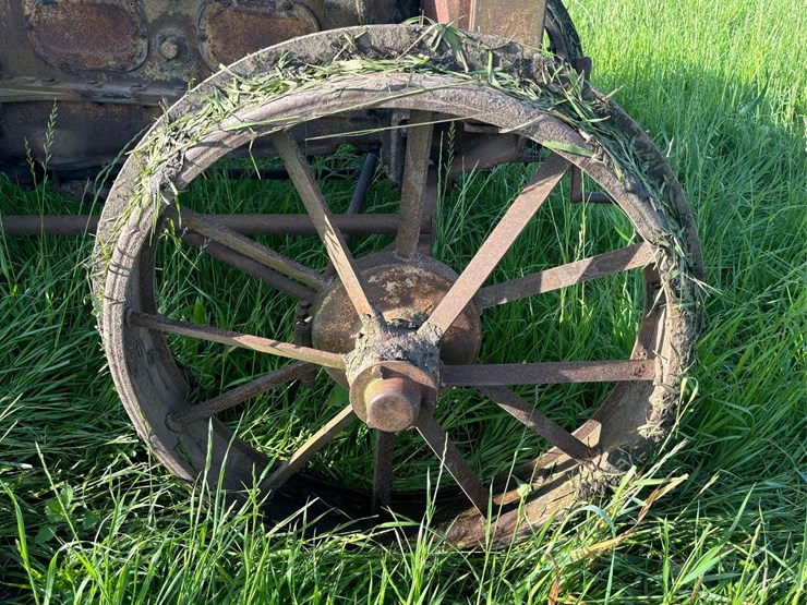 huber-4-cylinder-tractor-image-12