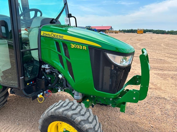 2018-john-deere-3033r-image-25