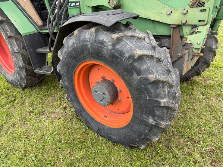 one-owner-fendt-305-lsa-with-loader-image-16
