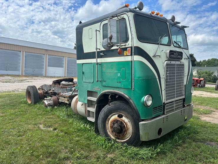 white-freightliner-cabover-semi-image-2