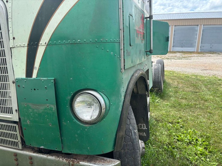 white-freightliner-cabover-semi-image-9