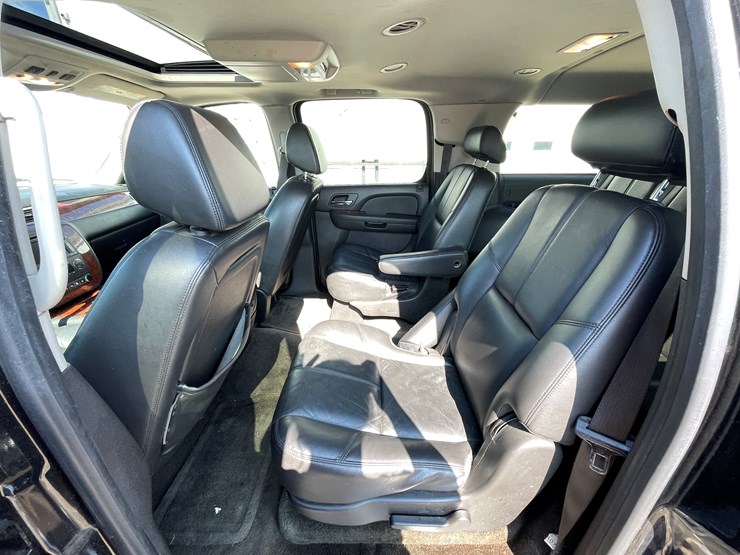 #6288-•-2008-chevy-suburban-(has-wi-title)-image-22