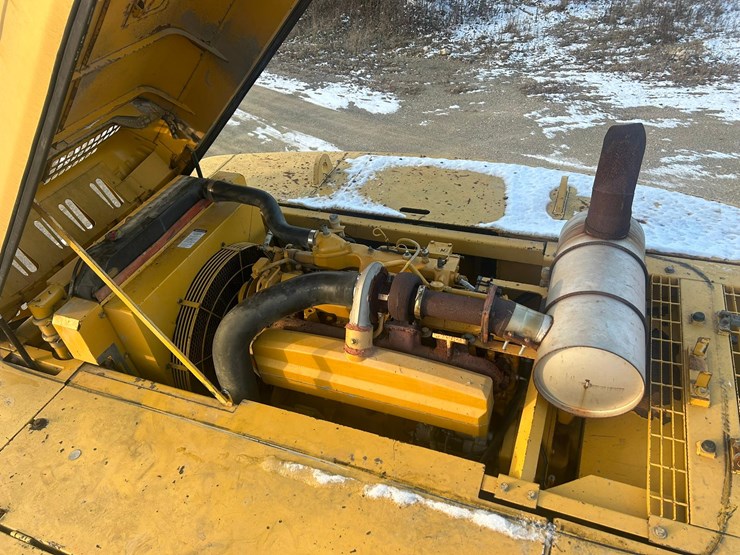 2005-deere-450-lc-image-45