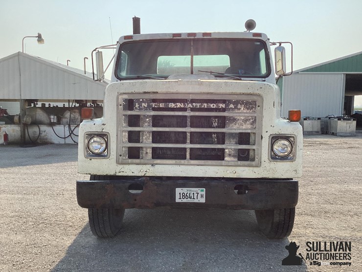 1980-international-2275-s/a-flatbed-truck-image-2
