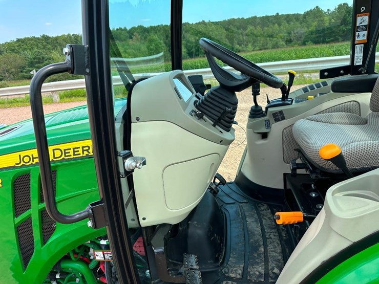 2018-john-deere-3033r-image-35