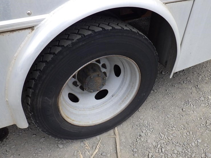 2013-ford-f550-image-32