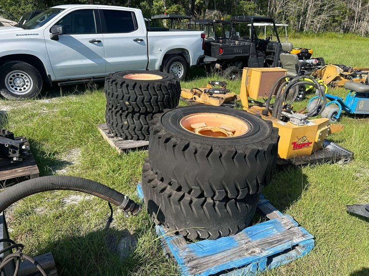 15-19.5-nhs-tires-image-2