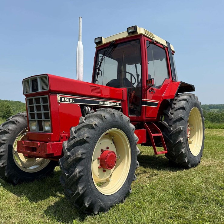 IH 956 XL MFWD