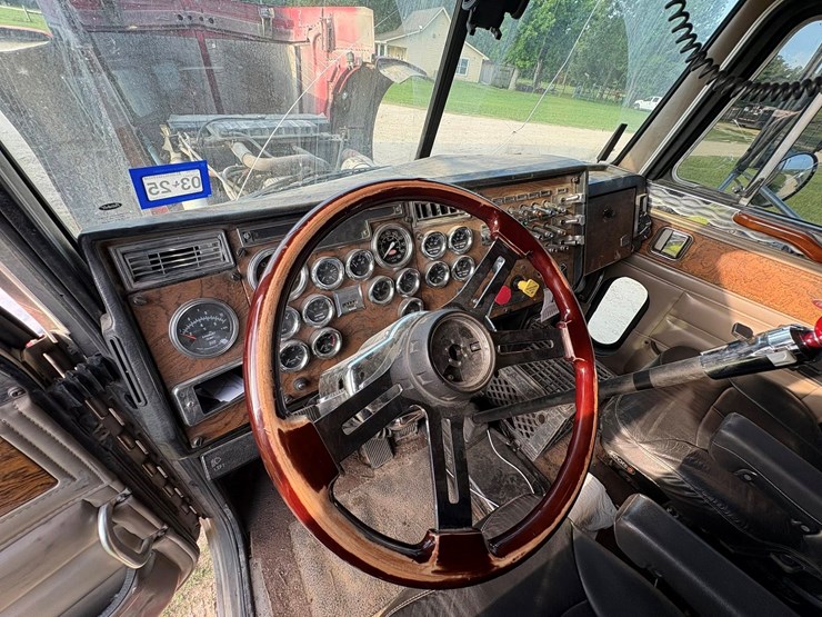 #2203-•-2000-379-ex-peterbilt-image-4