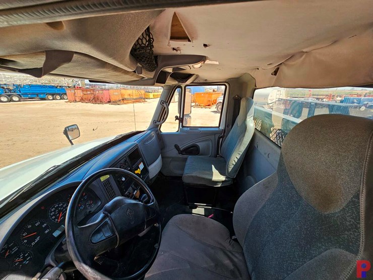 2003-international-durastar-4300-image-3
