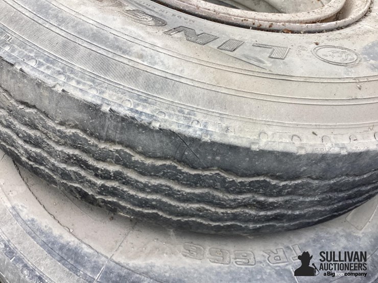 11r22.5-tires-&-rims-image-11