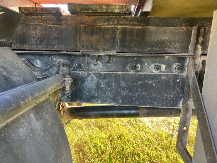 international-semi-with-flatbed-image-60