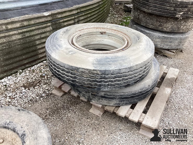 11r22.5-tires-&-rims-image-5