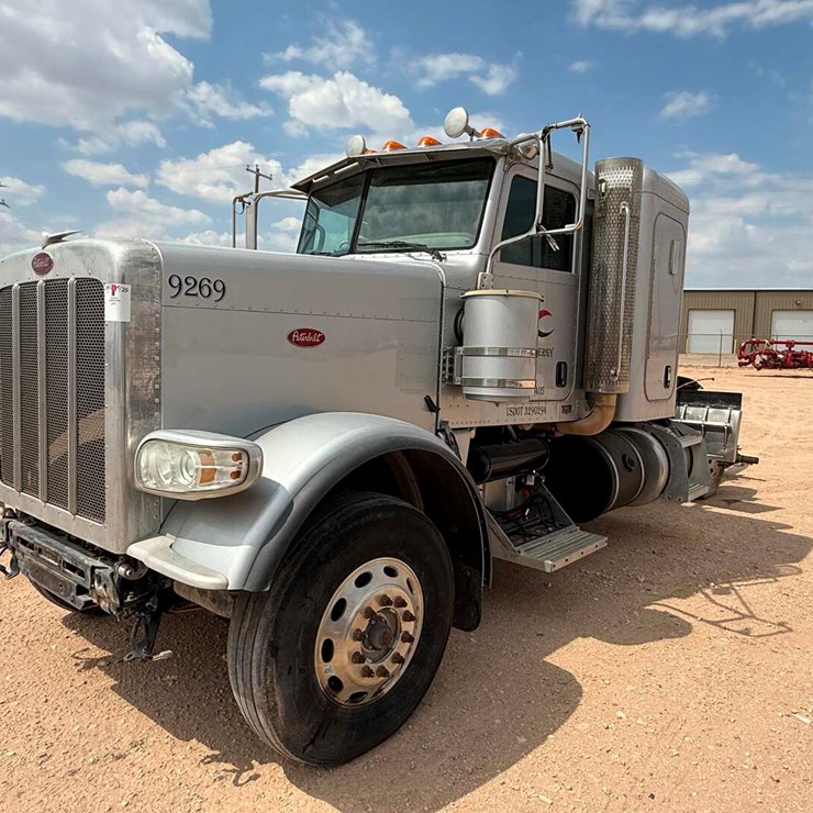 2013 PETERBILT 388