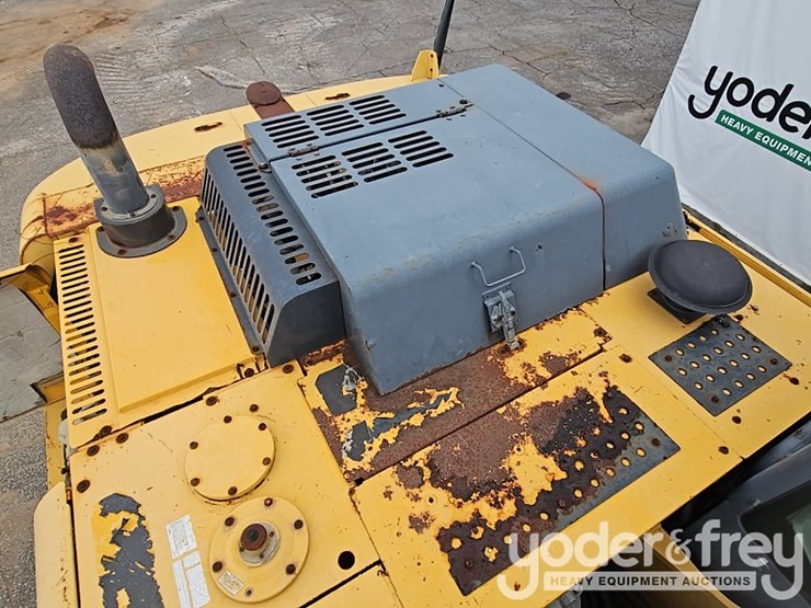 2011-deere-250g-lc-image-42