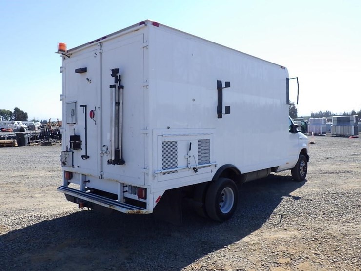 2006-utility-van-image-4