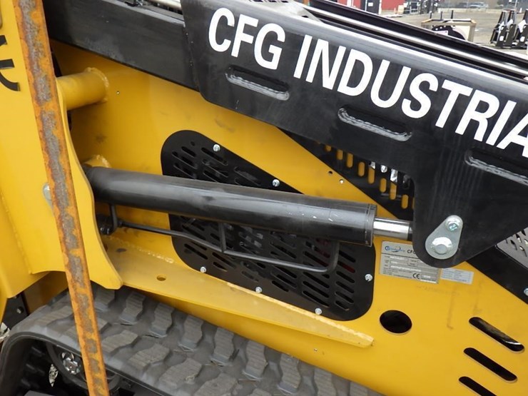 2025-cfg-kkta27-skid-steer-tracked-loader-image-7