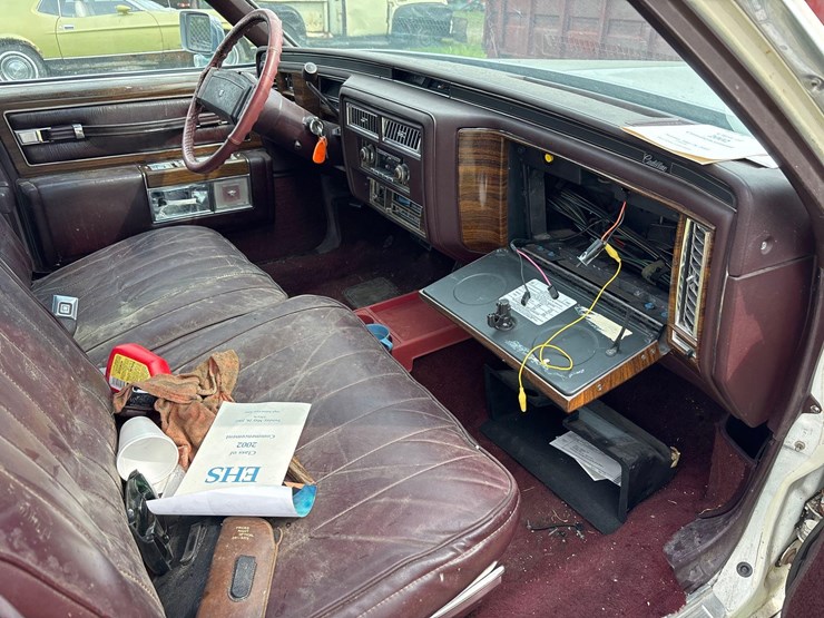 cadillac-deville-sedan-image-22