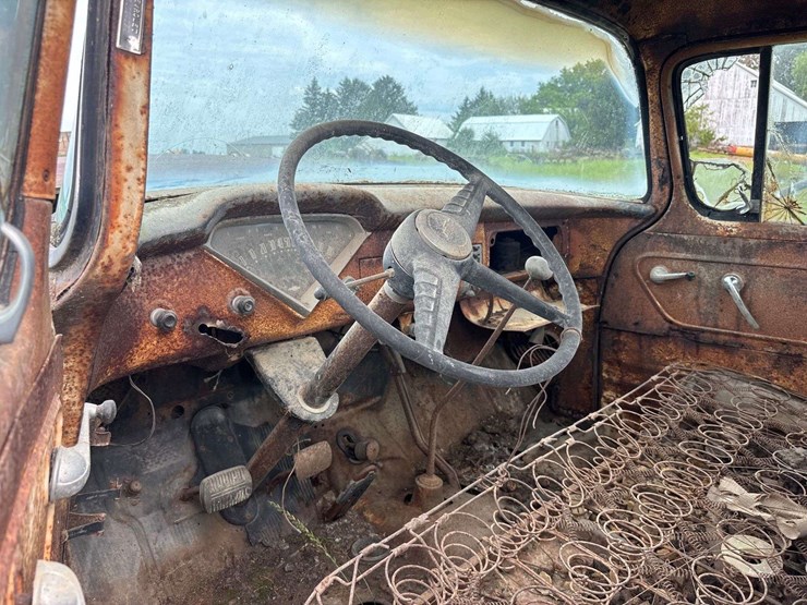 chevy-400-truck-with-minneapolis-moline-corn-sheller-image-61