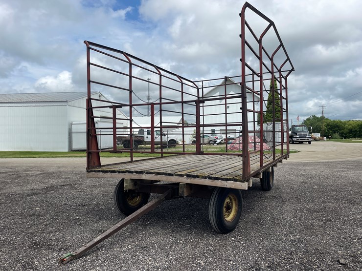 #6299-•-bale-cage-on-1065-deere-running-gear-image-1