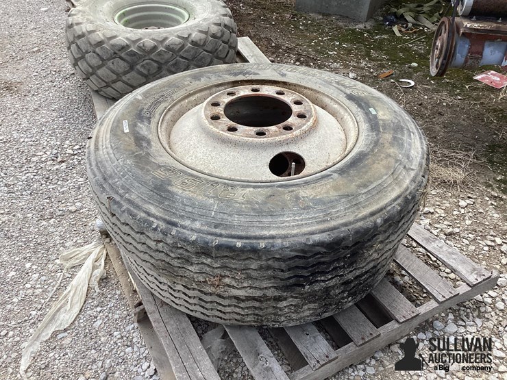 11r24.5-tires-&-rims-image-4