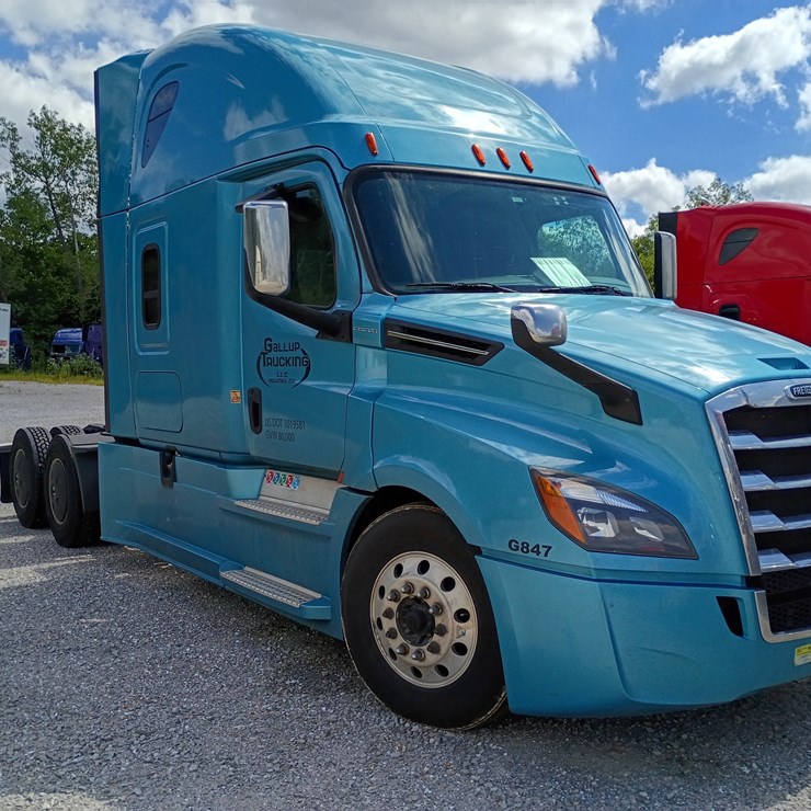 2020 FREIGHTLINER CASCADIA 126
