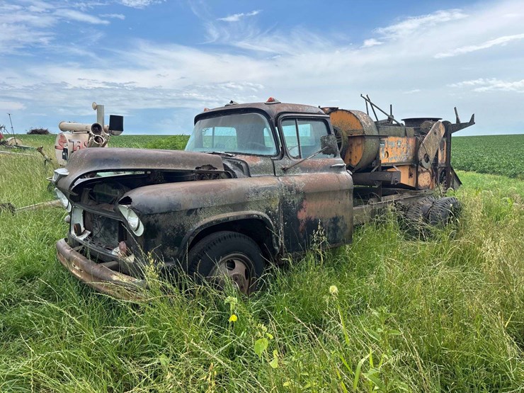 chevy-400-truck-with-minneapolis-moline-corn-sheller-image-9