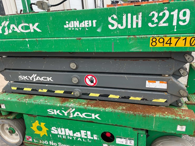 #1368-•-19'-scissor-lift-(o2)-image-13