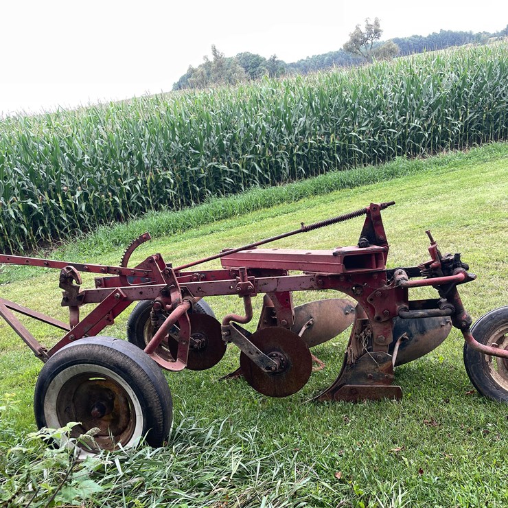 #7468 • International Harvester Multi Bottom Plow