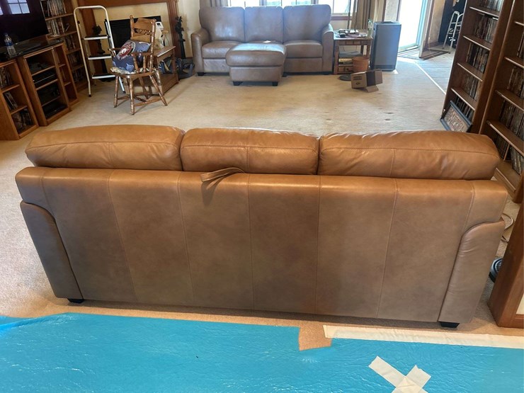 leather-couch/sleeper-77”-w-image-4
