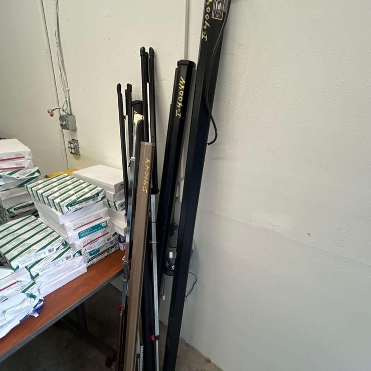 4 Projector Screens