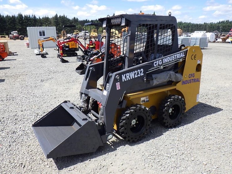 2025-cfg-krw232-skid-steer-loader-image-1