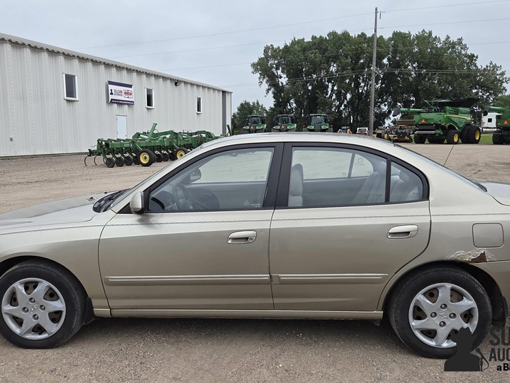 2005-hyundai-elantra-4-door-sedan-image-8