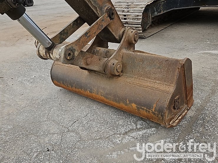 2011-deere-250g-lc-image-22