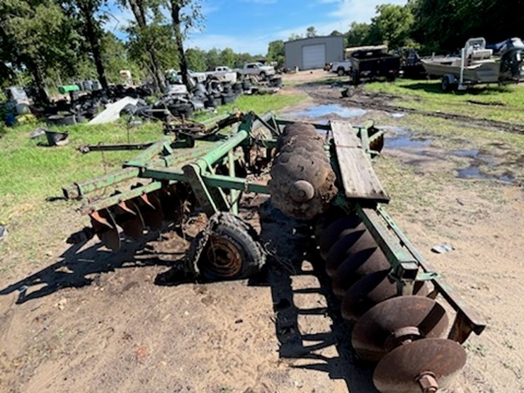 john-deere-10-image-1