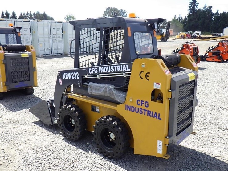 2025-cfg-krw232-skid-steer-loader-image-2