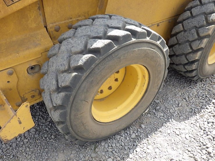 john-deere-skid-steer-loader-image-30
