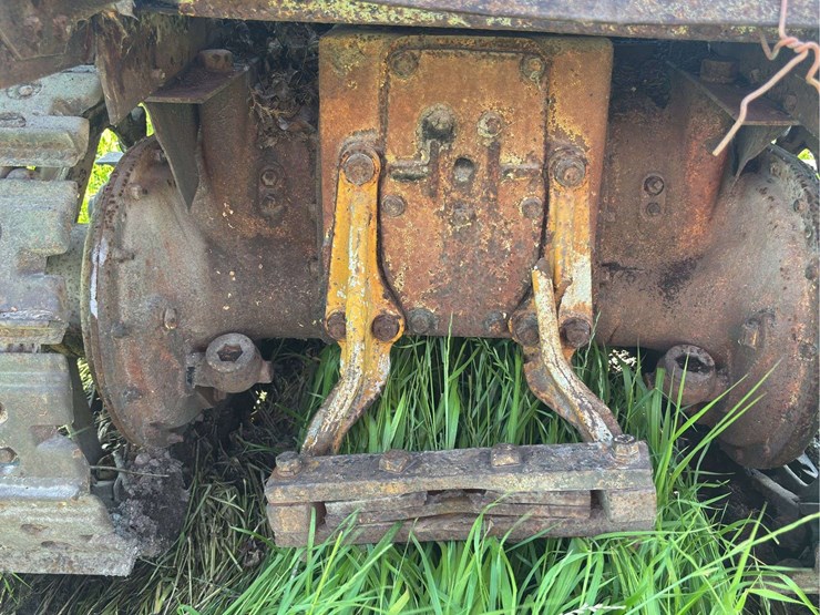 caterpillar-fifteen-crawler-image-38